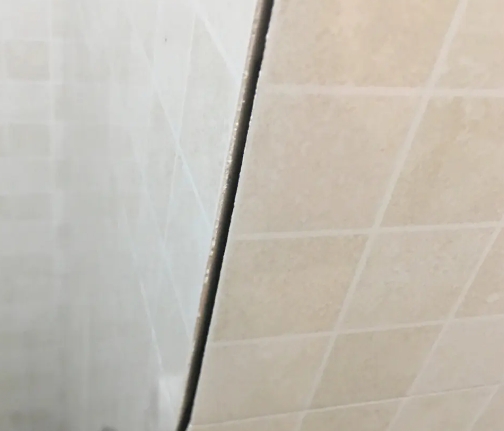南木林瓷砖空鼓维修公司分享阳台瓷砖脱落的修复过程可以分为以下几个步骤