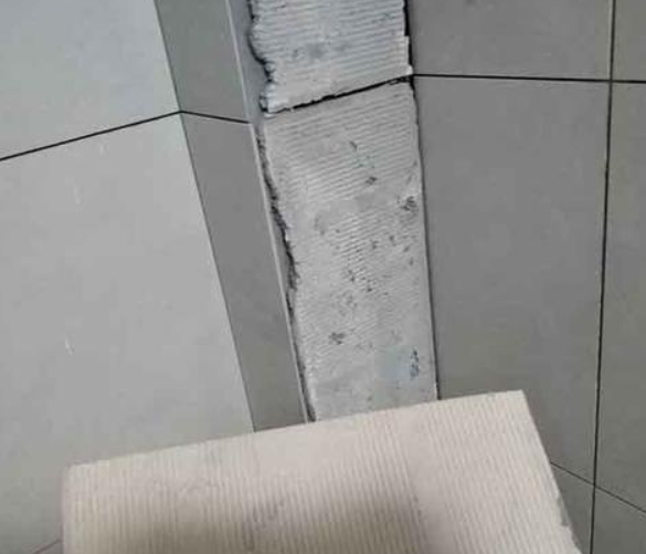 南木林瓷砖空鼓维修公司分享下厨房瓷砖脱落的补救措施。
